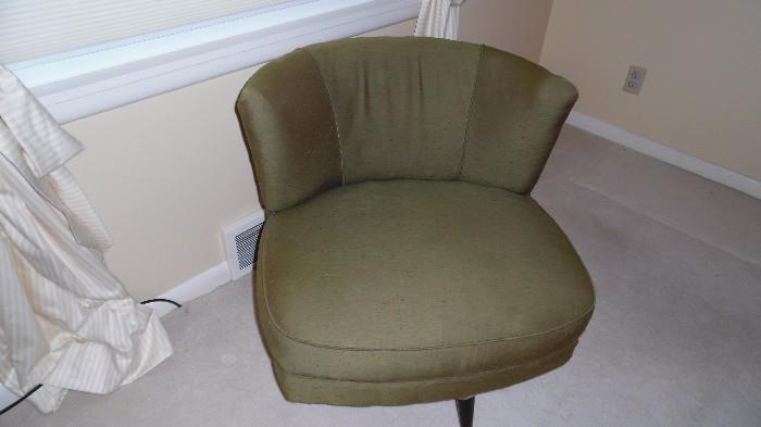 Retro Mid-Century Swivel Chair