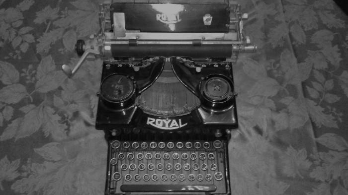 1921 Royal 10 Typewriter 