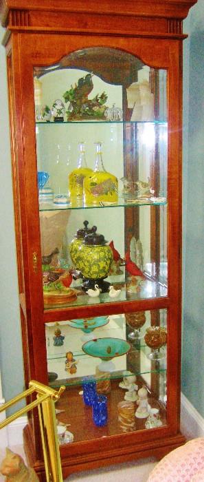 Lighted display cabinet 