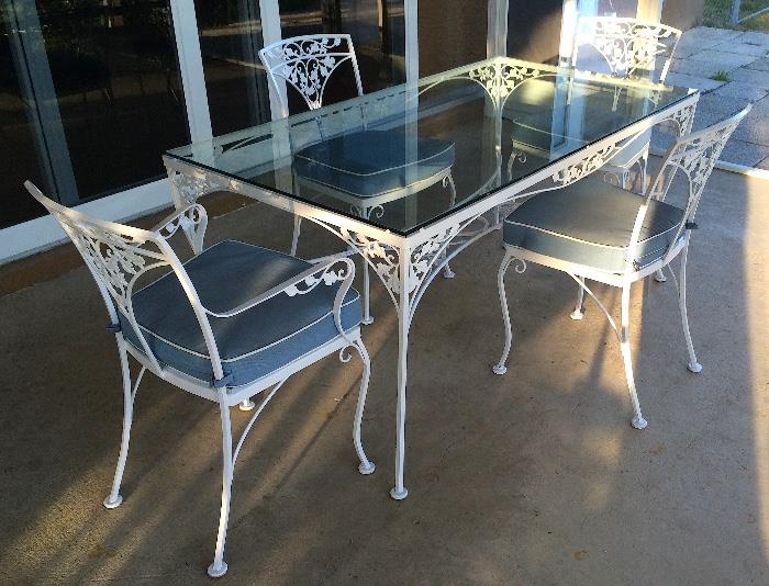 Vintage Salterini Dinning Set with 4 Chairs. Excellent Condition. New tempered glass top. Lanai, Garden, Patio wrought iron furniture. 