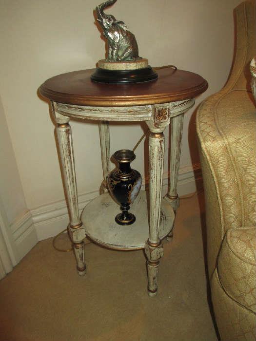 VINTAGE ITALIAN PAINTED & GILT ACCENT TABLE ON FLUTED LEGES
CIRCA 1960
