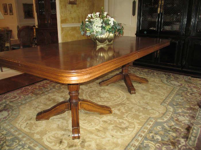 DREXEL HERITAGE DOUBLE PEDESTAL DINING 2 LEAFS & PAD TABLE   RUG IS ALSO FOR SALE