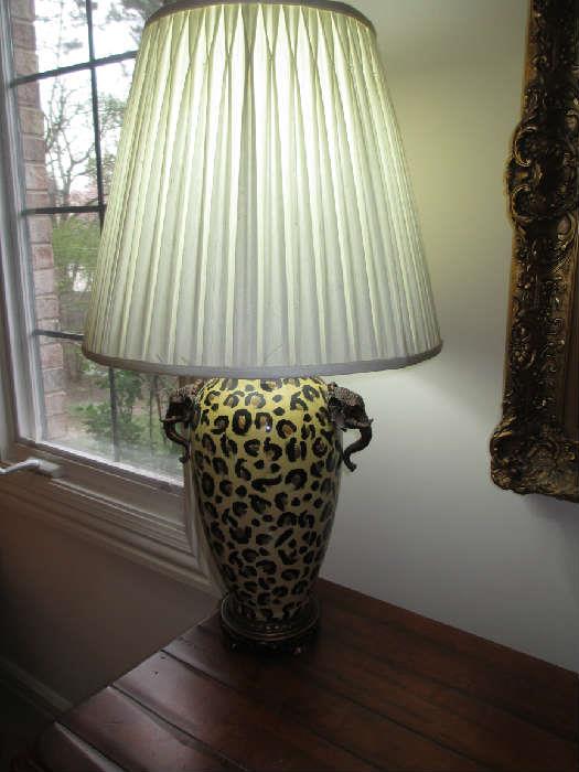 LEoPARD PRINT TABLE LAMP
WITH ELEPHANT ACCENTS
