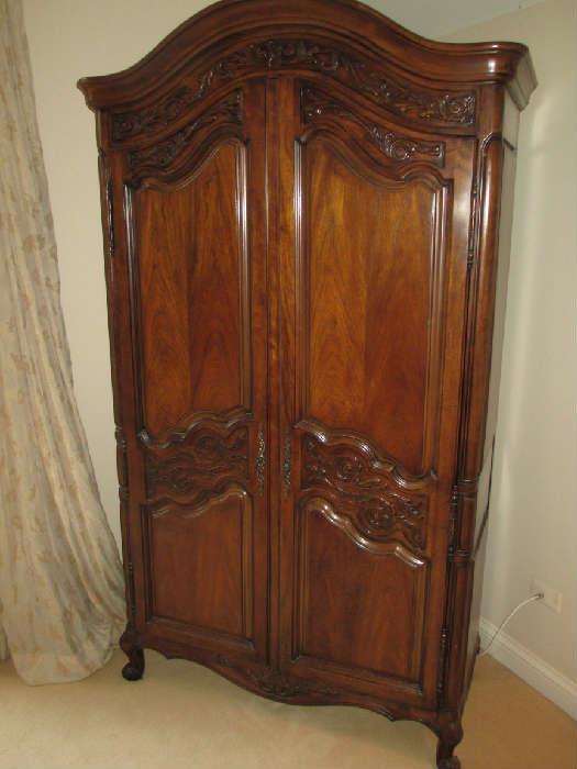 FRENCH PROVINCIAL CARVED ARMOIRE
ARCHED MOLDED CORNICE
