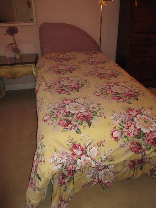 TWIN BED HEADBOARD WITH FRAME
TWIN BOXSPRINGS AND MATTRESS SET
