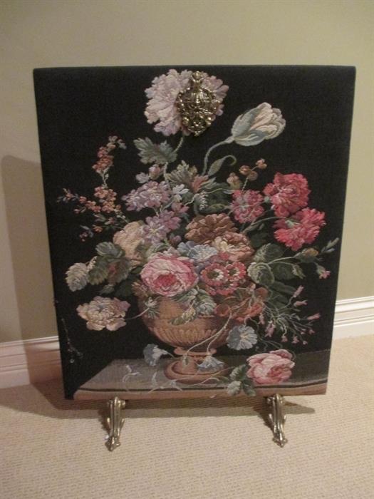 VINTAGE TAPESTRY STYLED FLORAL FIREPLACE SCREEN
STANDING ON BRASS FEET
