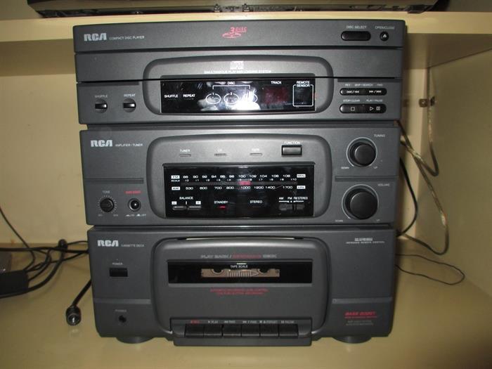 3 DISC STEREO SYSTEM W/ SPEAKERS
RCA
