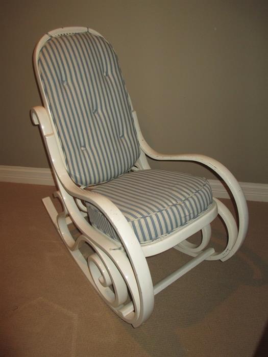 WHITE ROCKING CHAIR
WITH CUSHIONS
