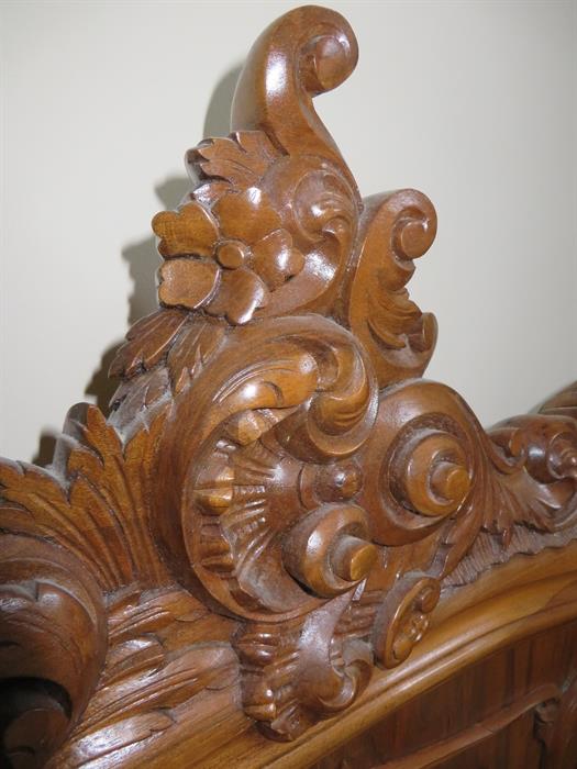 FRENCH ROCOCO CARVED BED (Detail)
