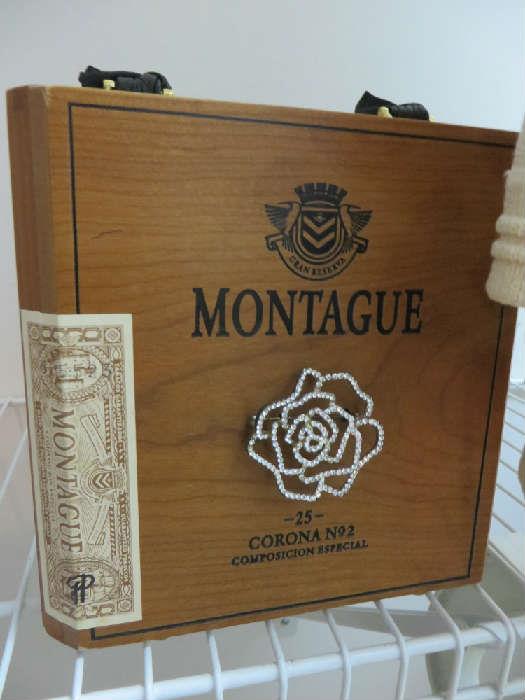 Vintage Unique Montague Wooden Cigar Box Purse