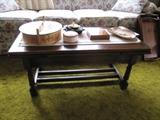 Pine Shop coffee table with expandable sides