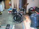REMO DRUM SET LIGHTLY USED