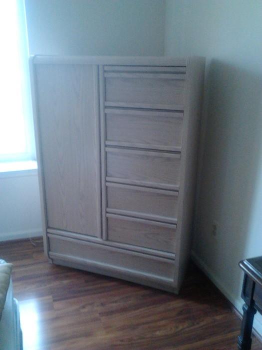 Wardrobe with drawers 