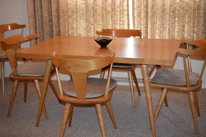 Paul McCobb Planner Group dining table (2 additional leaves) and 6 chairs.  Maple.  Original and excellent condition 