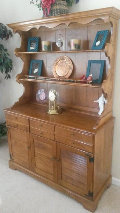 Ethan Allen hutch (matches dining table and chairs)