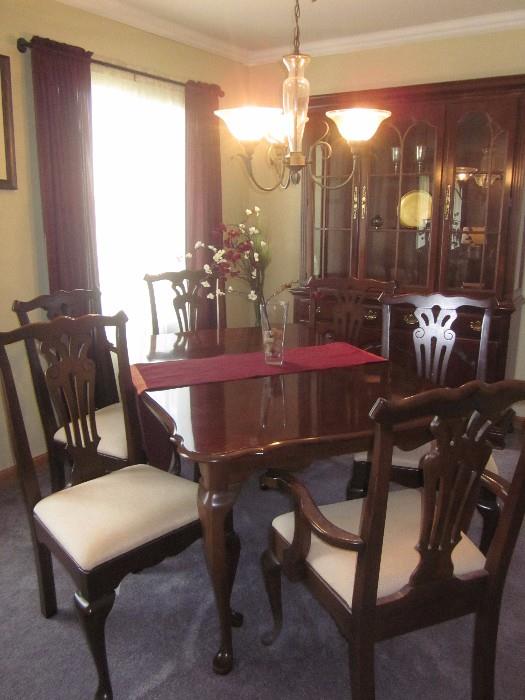 Pennsylvania House Dining Room Set, Table with 6 chairs, China Cabinet