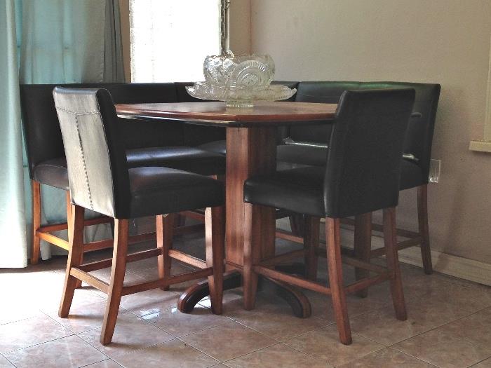 BANQUETTE STYLE DINING SET