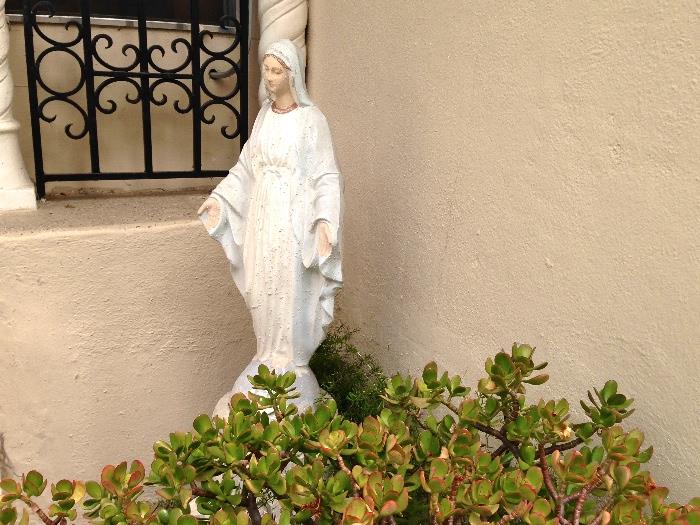 BLESSED MOTHER STATUE