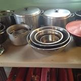 Pots nested mixing bowls, Wok