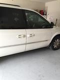 2006 Chrysler Town & Country - V6 64,000 miles 