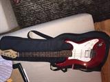 PEAVEY ELECTRIC GUITAR PREDATOR INTERNATIONAL SERIES AND PEAVEY AMP