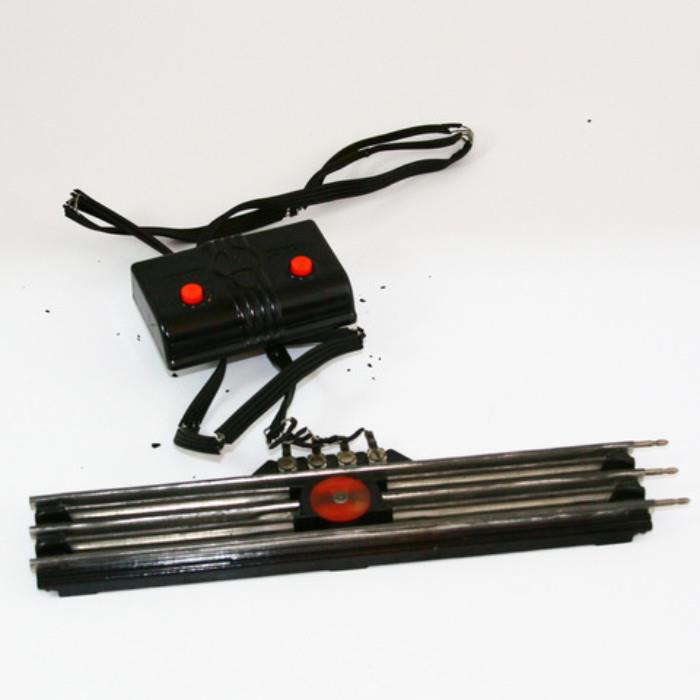 Vintage LIONEL TRAIN Coupler 
Condition: Wires Need to be Replaced.
Shipping: Yes
Size: 10.5"L  