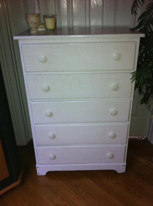 Vintage painted 5-drawer chest.