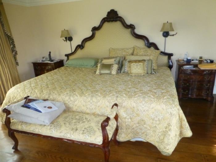(2) Adjustable Queen Beds put together.