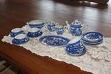 Vintage 1950's children's Blue Willow teaset