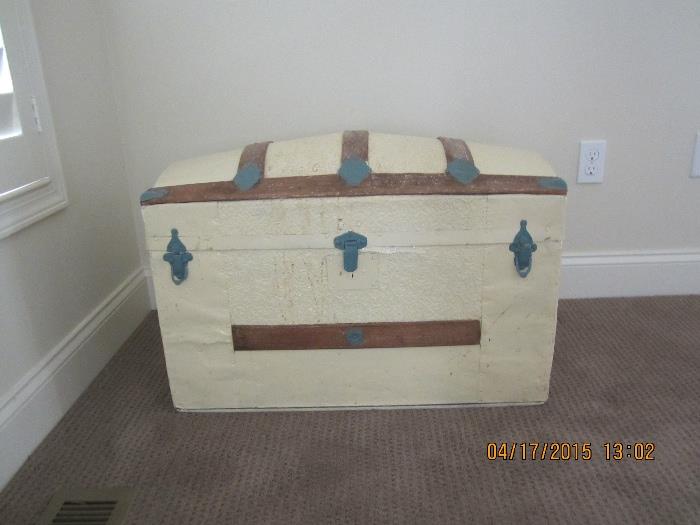 Painted Trunk - Cedar lined