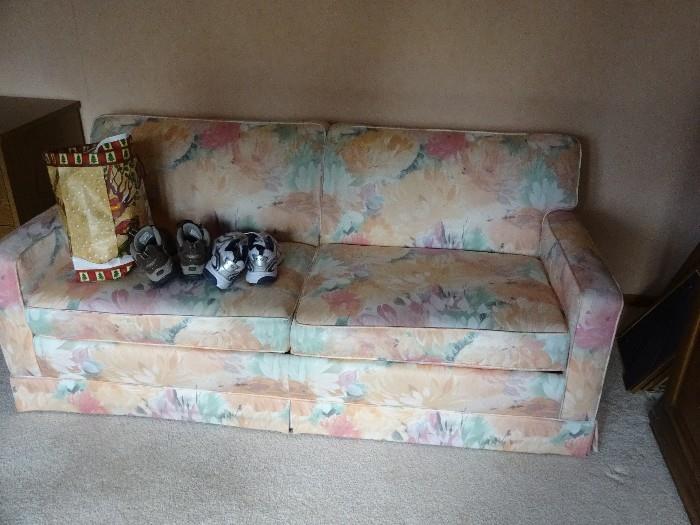 floral love seat