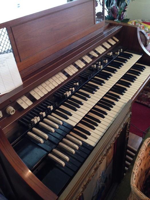 Hammond W-112 electric organ, needs new cord
