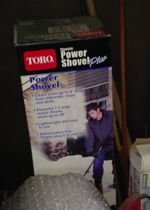 TORO POWER SHOVEL