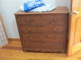 Nice Antique Solid Wood Pin-and-Cove 4-Drawer Dresser