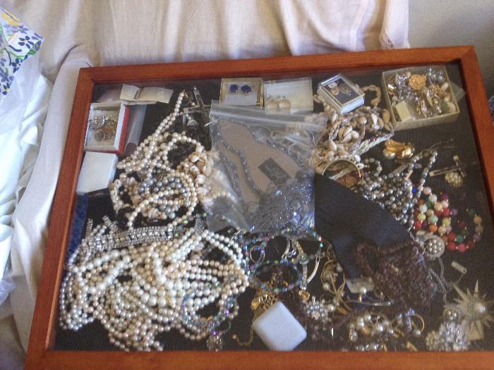 vintage costume jewelry, pearls