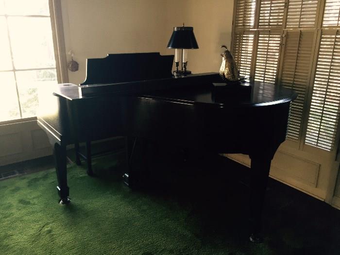 Gorgeous Kurtzmann baby grand piano