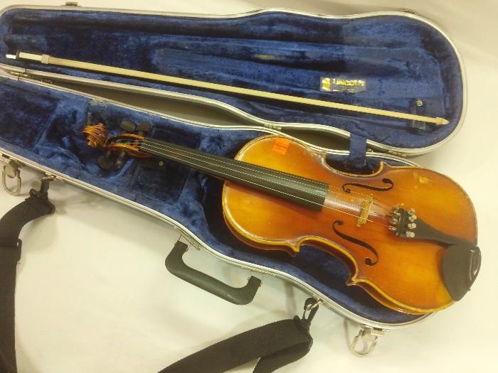 A Beautiful E.R. Pfretzschner Hand made copy of Antonius Stradivarius Violin! 