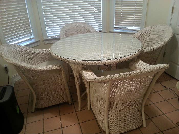 White Wicker Kitchen/Sunroom Table & 4 Chairs