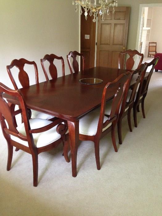 Lovely formal dining table with 8 chairs from Thomasville