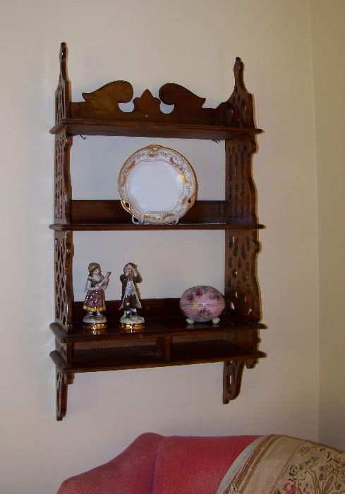 Pretty mahogany curio hanging cabinet
