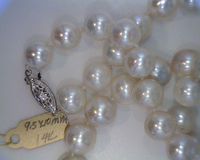 Beautiful freshwater pearl necklace with a 14K white gold catch.,  Pearls measure 9.5 X 10 mm