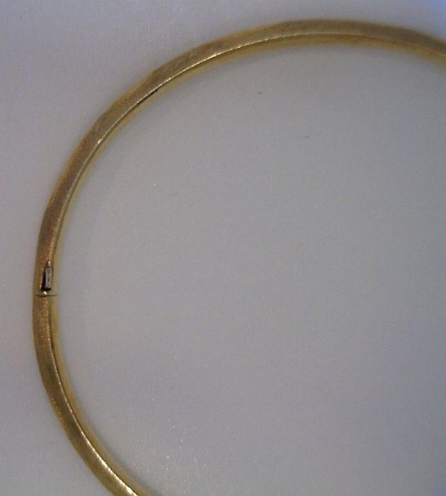 Side view of the bangle bracelet