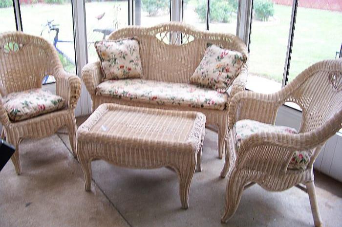 Beautiful 4 piece rattan set - perfect for the sun room