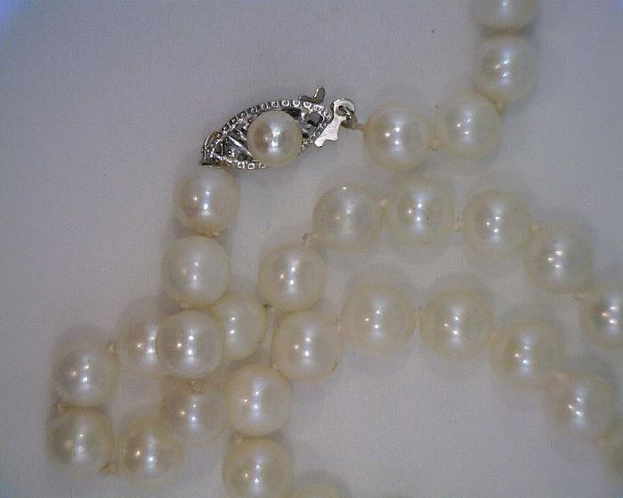 14K white gold pearl necklace - 5.5 mm Akoya pearls, beautiful pearl in center of the clasp