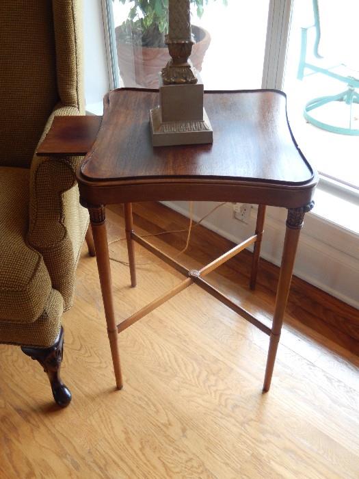 ANTIQUE SIDE TABLE W/ TEA CUP PULL OUT