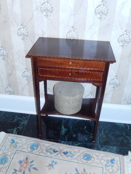 UNUSUAL WORK TABLE WITH NICE MARQUETRY ANTIQUE