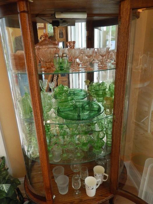 LARGE COLLECTION OF DEPRESSION GLASS