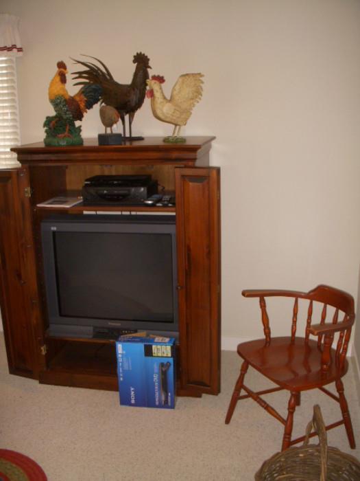 TV Cabinet & older TV, other decorative items