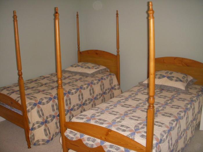 Pair of four poster twin beds