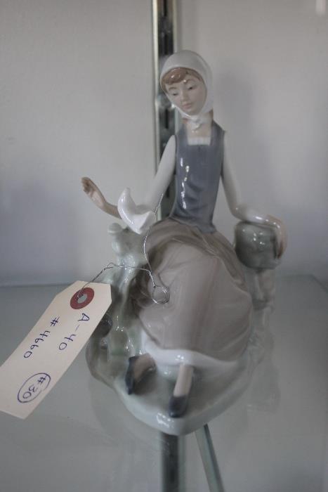 A40 #30 Lladro  Shepherdess With Dove #4660